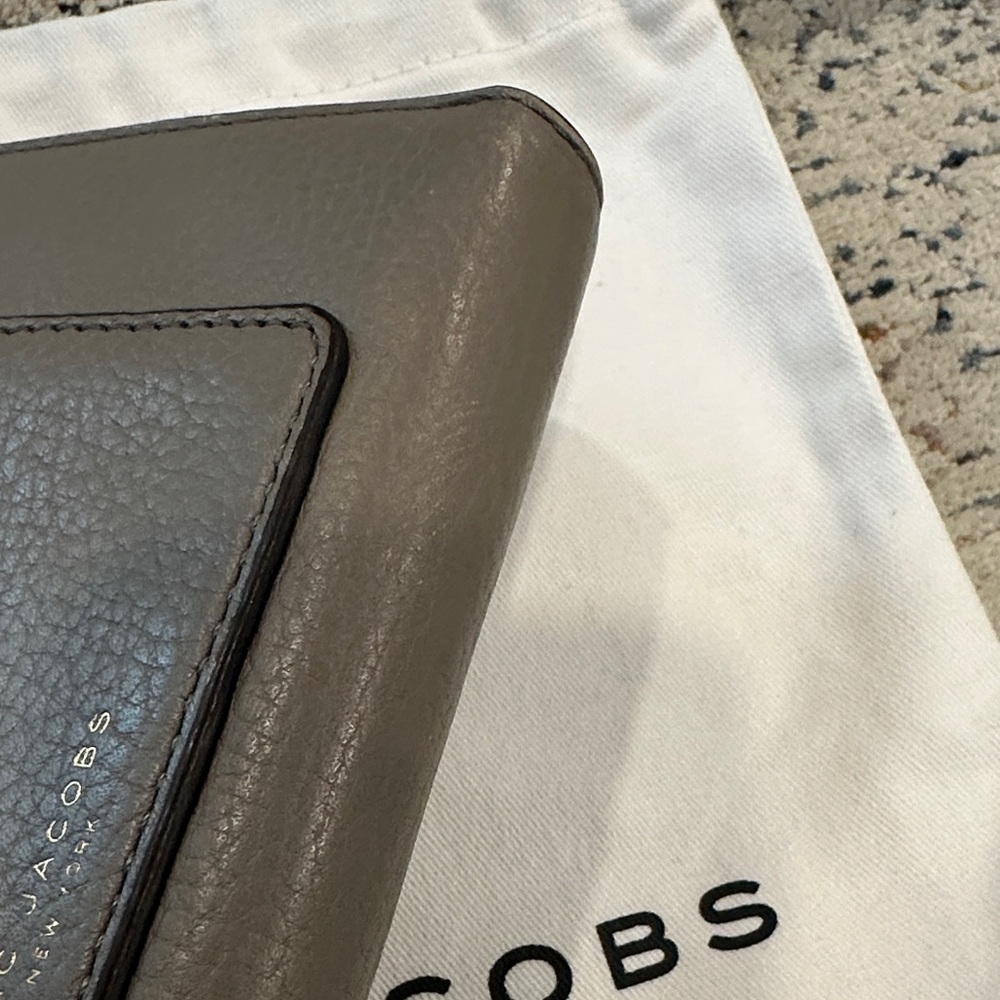 Marc Jacobs Gray Leather Wallet with Gold Accent - Picture 3 of 6